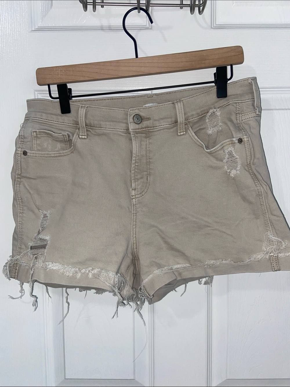 Old Navy mid-rose boyfriend denim short